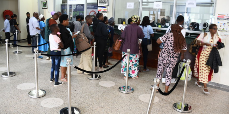 Immigration officers at Katuna overwhelmed by high number of Rwandans crossing into Uganda