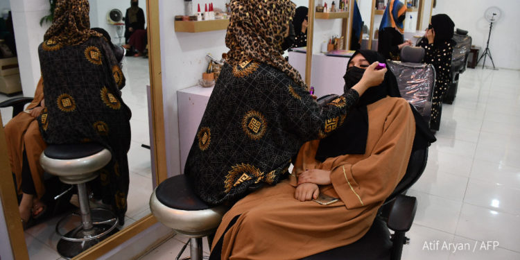 Thousands of Afghan salons to close as Taliban deadline bites