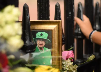 Gun salutes and reflection as UK remembers Queen Elizabeth II