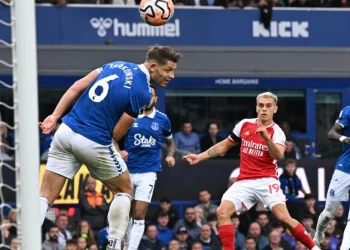 Trossard strikes as Arsenal end Everton curse