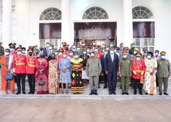 Museveni tips retiring generals