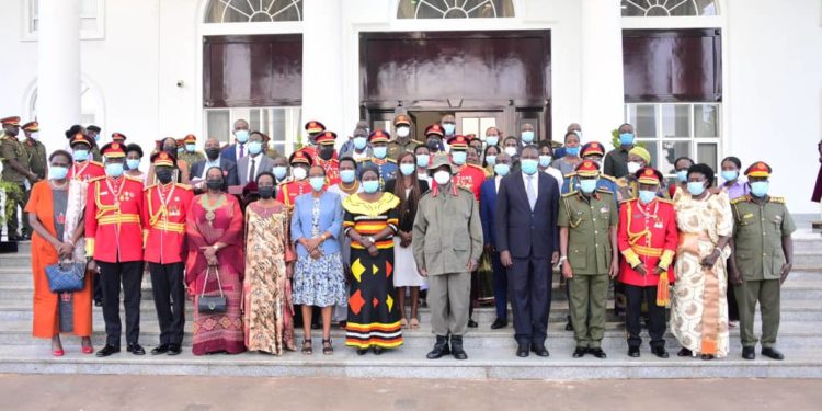 Museveni tips retiring generals