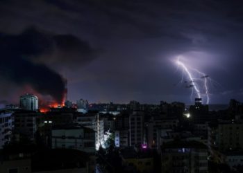 Hamas threatens hostages as Israel tightens Gaza siege