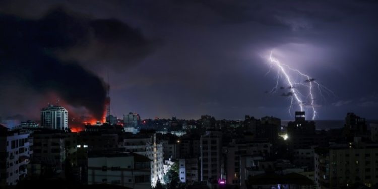 Hamas threatens hostages as Israel tightens Gaza siege