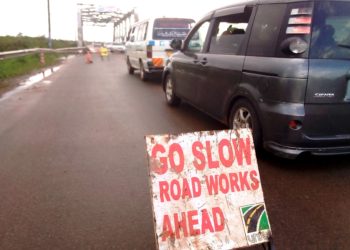 Heavy traffic along Kayunga-Mukono road following partial closure of Ssezibwa bridge
