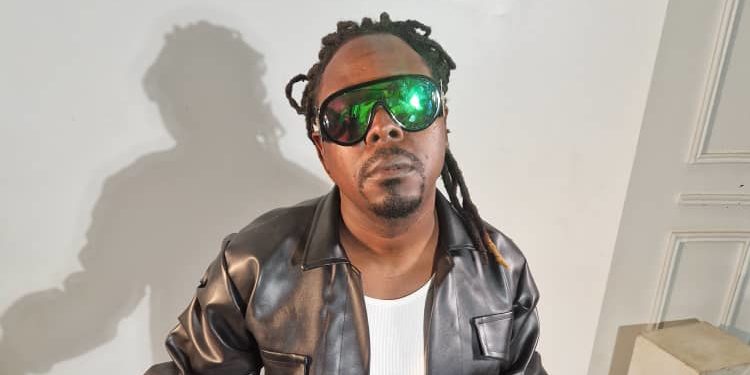 Singer Maro wants his flowers