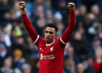 Liverpool hit back to hold Man City, end Etihad winning streak