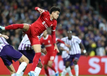 Liverpool lose on Diaz return as West Ham go top