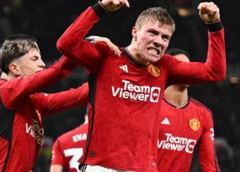 Hojlund ends goal drought as United fight back to beat Villa