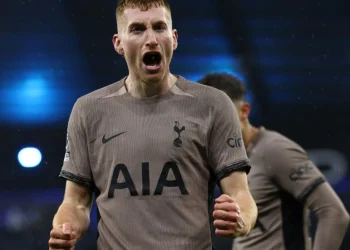 Spurs snatch point at Man City after Liverpool drama