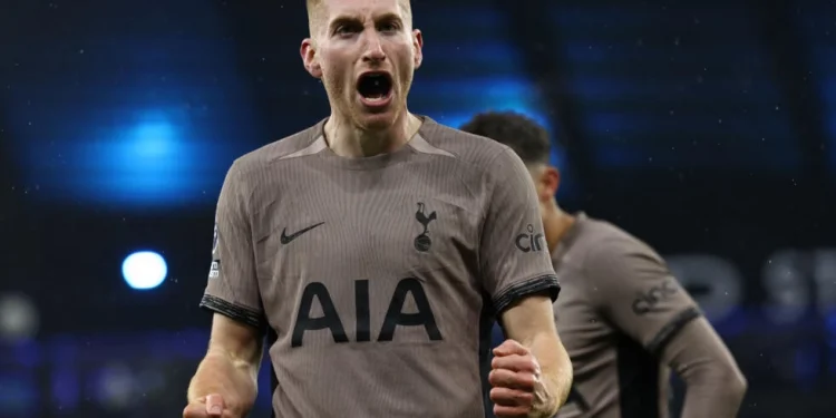 Spurs snatch point at Man City after Liverpool drama