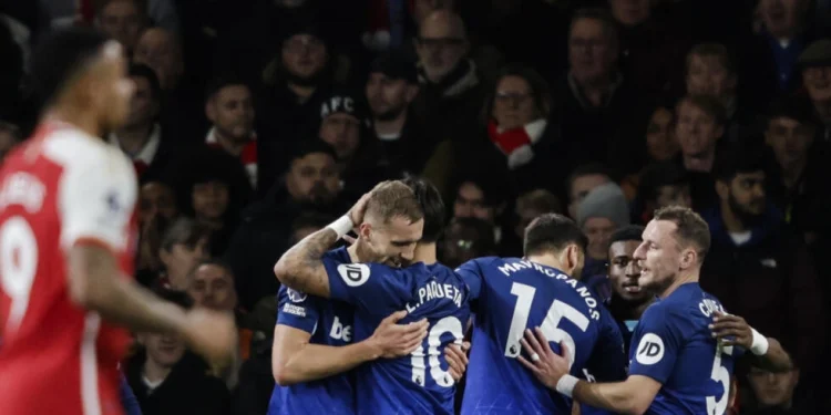 Arsenal fail in Premier League summit bid as Spurs lose thriller