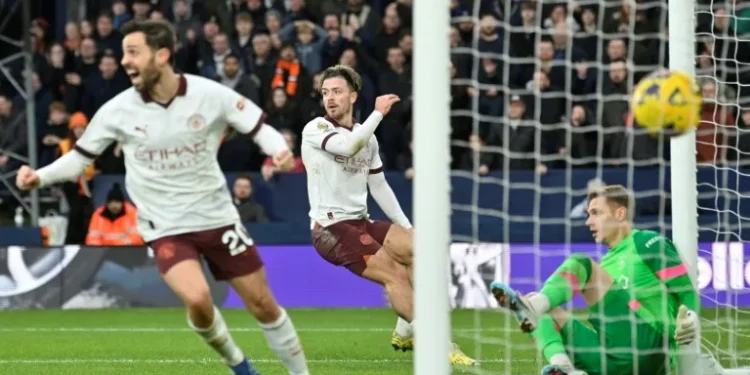 Man City end winless run as Chelsea crash at Everton