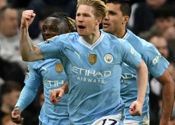 De Bruyne inspires Man City comeback to stun Newcastle, close on Liverpool