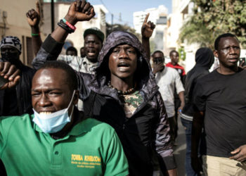 Clashes as Senegal parliament delays presidential poll