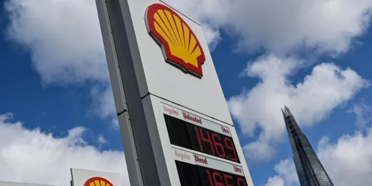 Shell profit tumbles on lower oil prices