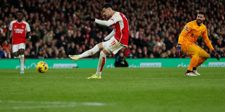Arsenal beat Liverpool to ignite Premier League title race, Chelsea thrashed by Wolves
