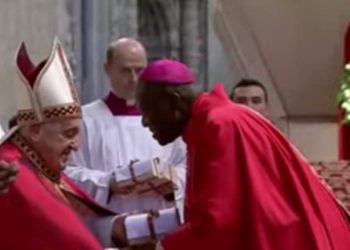 Archbishop Wokorach receives Pallium ahead of installation
