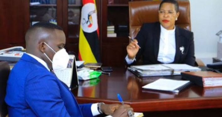  Lop Leads Opposition MPs to Sign Censure Motion