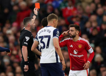 Man United captain Fernandes has red card rescinded