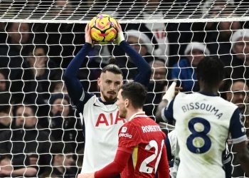 Liverpool hit Tottenham for six to cement top spot, Chelsea held