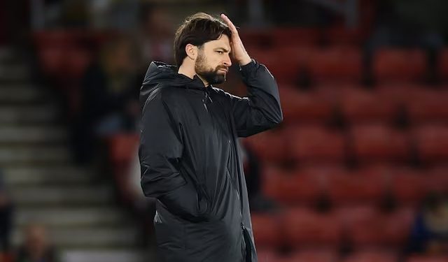 Southampton sack manager Martin after 5-0 thrashing by Spurs