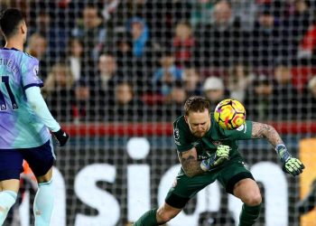 Arsenal beat Brentford to close gap on Liverpool