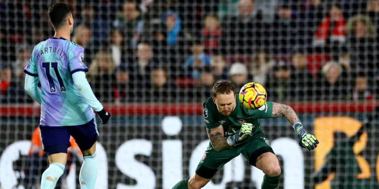 Arsenal beat Brentford to close gap on Liverpool
