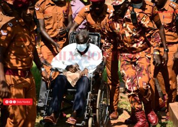 Besigye calls off hunger strike