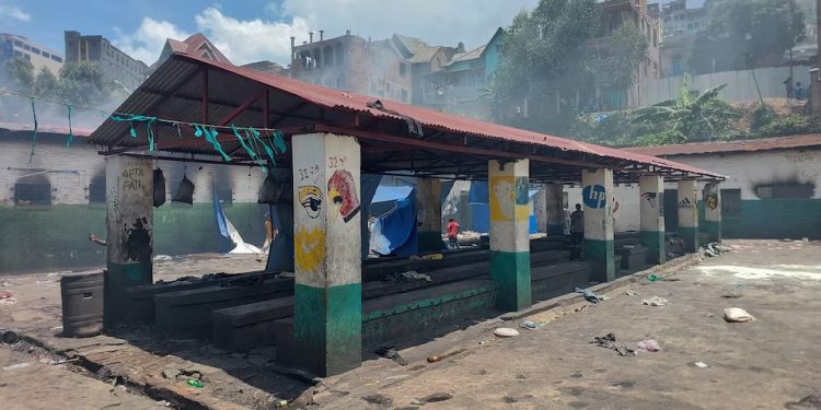 Congo rebels promise security in Bukavu after looting