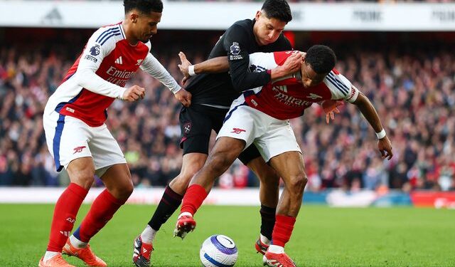 Arsenal title hopes hit in shock defeat by West Ham